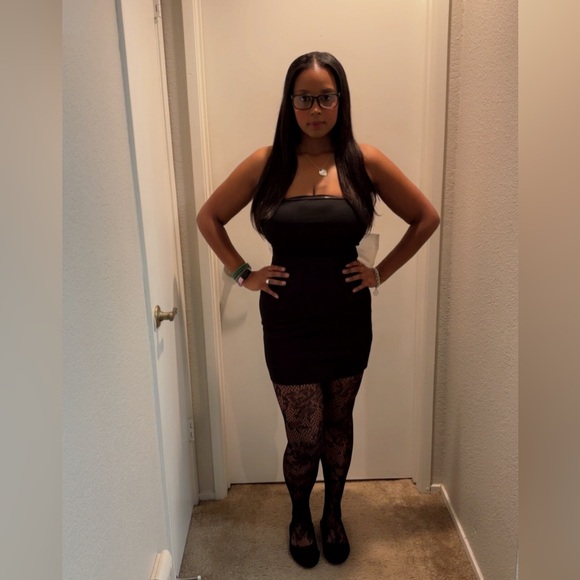 Like this to be notified of my live share shows 💕 - Picture 5 of 16